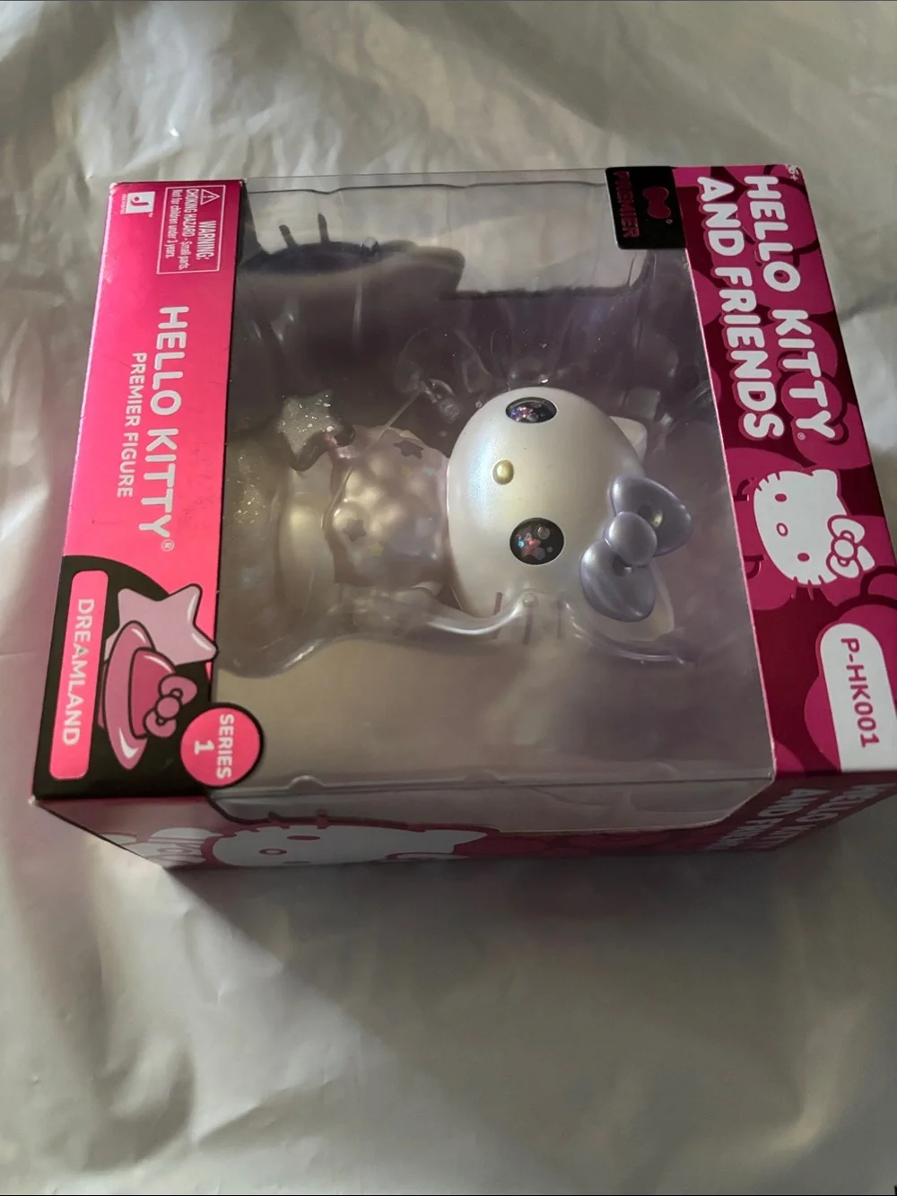 Hello Kitty Premier Figure - Pearl White & Hot Pink Dreamland